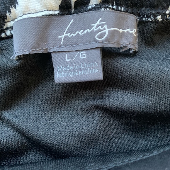 ❌SOLD❌ Black and White Floral Dress - Picture 5 of 7